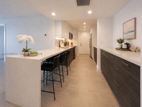 5401 Collins Ave 620, Miami Beach FL - photo 8 of 34
