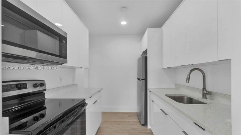 3 bedroom SingleFamilyResidence at 4840 SW 5th Ter, Lynnwood No 2, Miami — photo 3