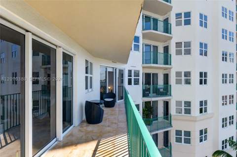 19900 E Country Club Dr 805, Aventura FL - photo 6 of 17