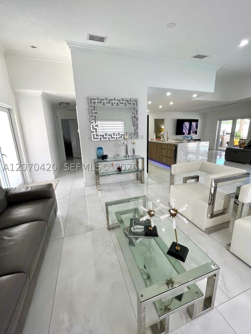 3 bedroom SingleFamilyResidence at 19342 SW 119th Ct, Lime Grove Gardens, Miami — photo 2