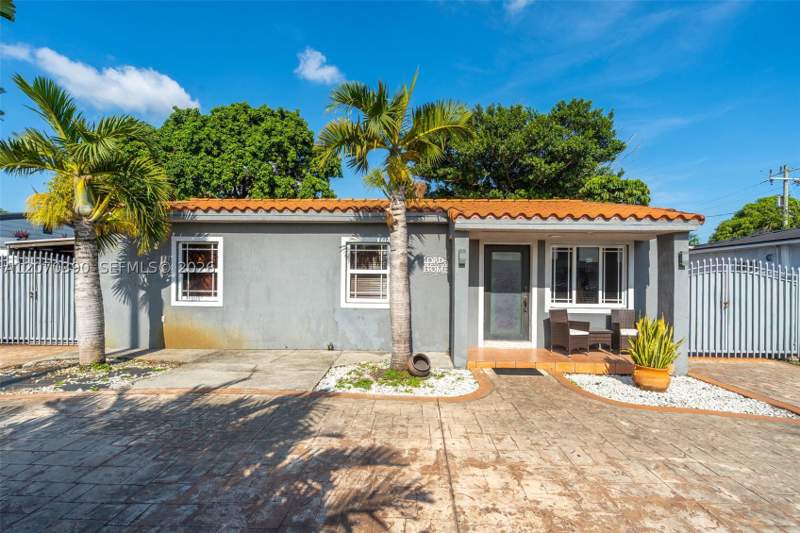 4 bedroom SingleFamilyResidence at 820 E 10th Ave, Sun-Tan Vill Sec 5, Hialeah — photo 3
