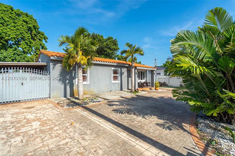 4 bedroom SingleFamilyResidence at 820 E 10th Ave, Sun-Tan Vill Sec 5, Hialeah — photo 4