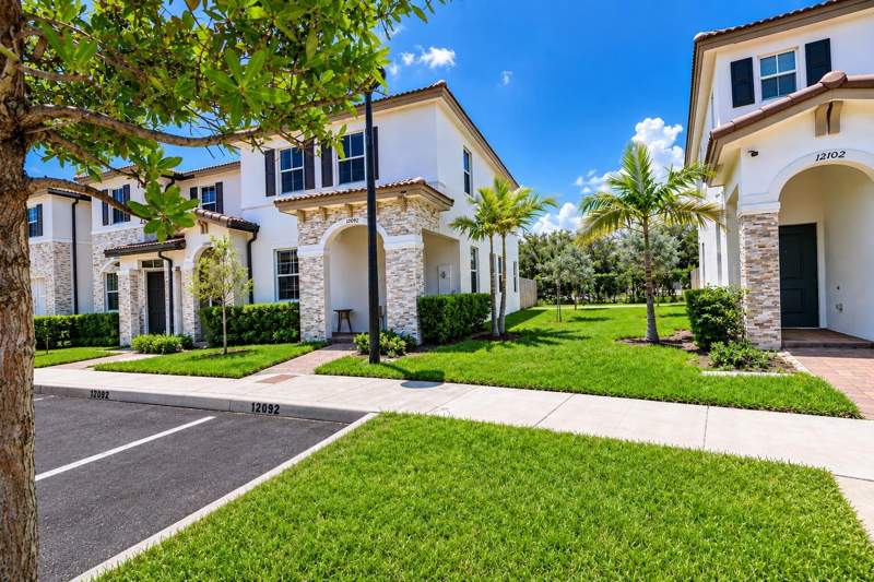 3 bedroom Townhouse at 12092 NW 24th Place, Golf Park Sec 1, Miami — photo 2
