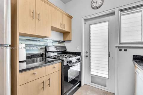 736 12th St 5, Miami Beach FL - photo 21 of 39