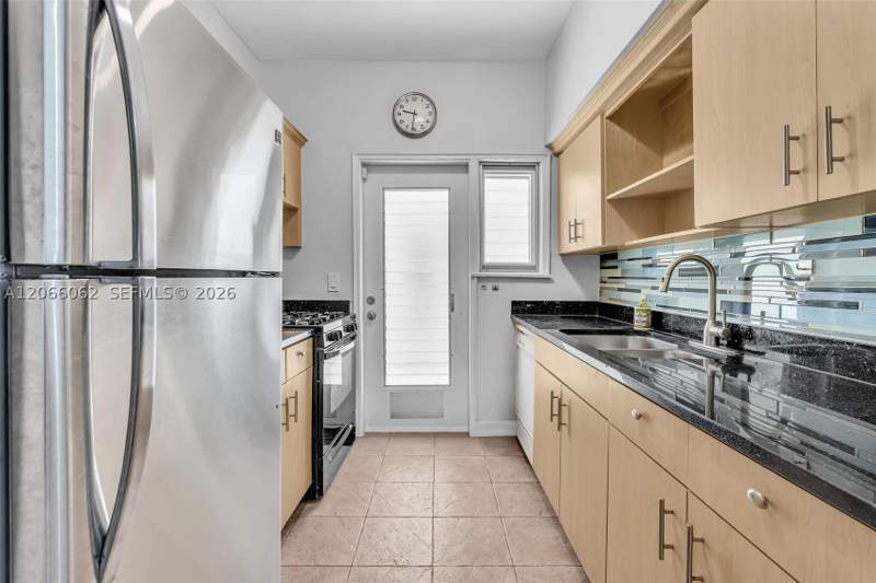 0 bedroom Condominium at 736 12th St 5, Park Corner Condo, Miami Beach — photo 5