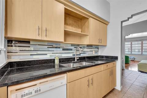 736 12th St 5, Miami Beach FL - photo 9 of 39