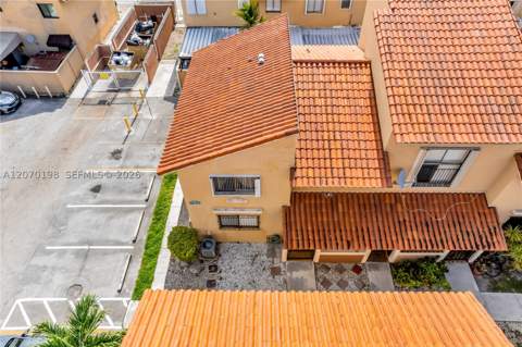 2765 W 61st Pl 103, Hialeah FL - photo 10 of 52