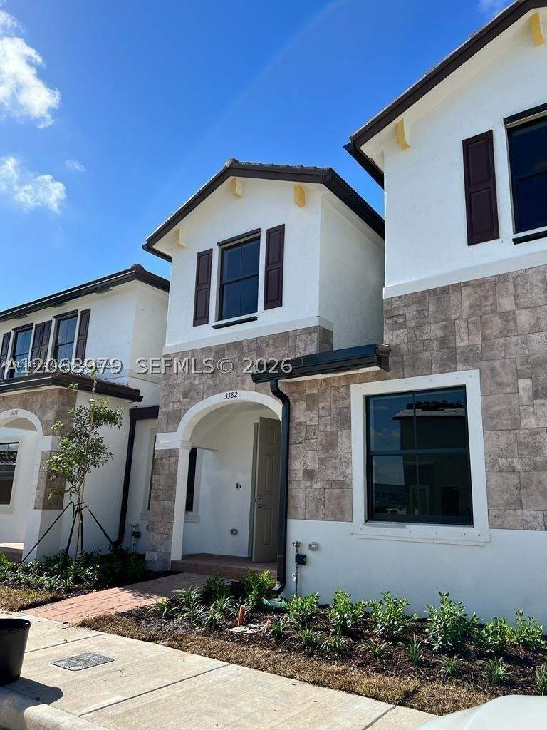 3 bedroom Townhouse at 3382 W 114th Ter, Aquabella North, Hialeah — photo 2