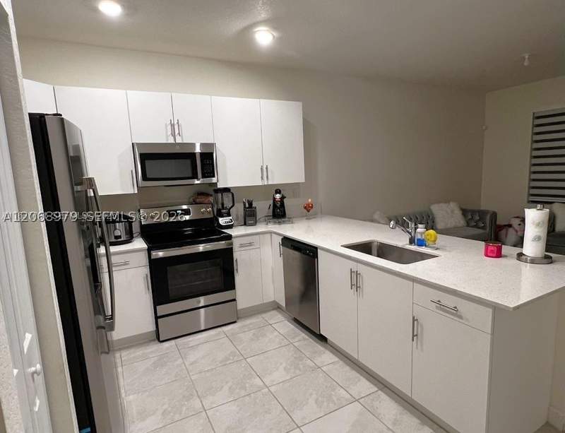 3 bedroom Townhouse at 3382 W 114th Ter, Aquabella North, Hialeah — photo 4