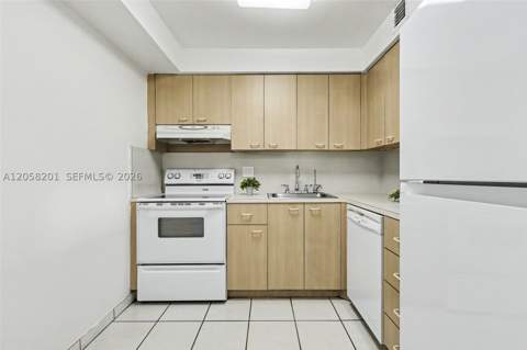 1825 W 44th Pl 509, Hialeah FL - photo 13 of 43