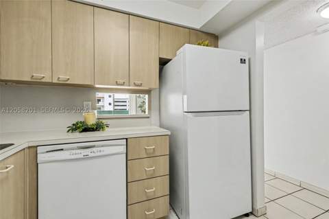 1825 W 44th Pl 509, Hialeah FL - photo 16 of 43