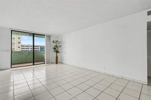 1825 W 44th Pl 509, Hialeah FL - photo 21 of 43