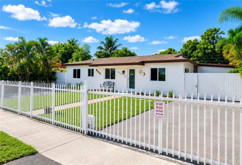 5 bedroom SingleFamilyResidence at 3312 NW 182nd St, Bankers Sub #1, Miami Gardens — photo 3
