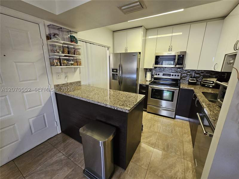 2 bedroom Condominium at 20160 NE 3rd Ct 8, Quatraine Condo IV, Miami — photo 5