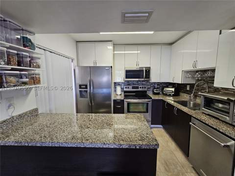 20160 NE 3rd Ct 8, Miami FL - photo 6 of 24