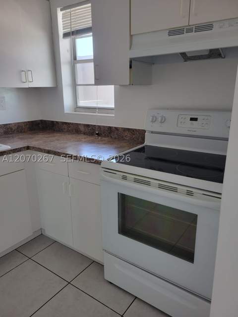 7620 Carlyle Ave 604, Miami Beach FL - photo 10 of 28