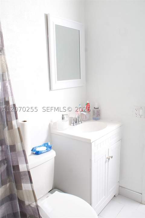 2732 W 68th Pl, Hialeah FL - photo 6 of 39