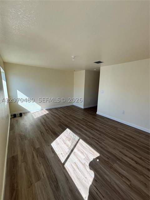 1021 NW 5th St, Florida City FL - photo 6 of 13