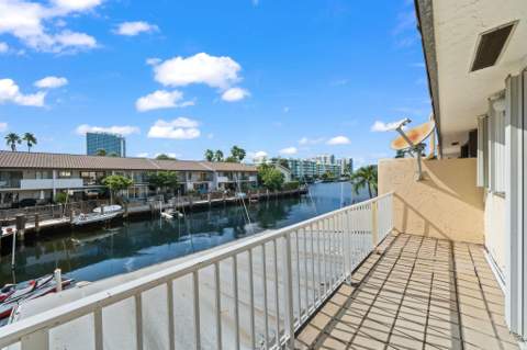 16470 NE 27th Place 35, North Miami Beach FL - photo 18 of 25