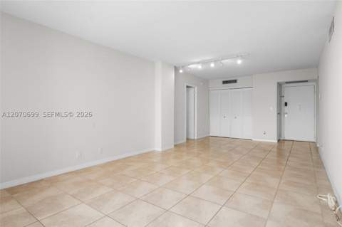 3401 N Country Club Dr 519, Aventura FL - photo 10 of 33
