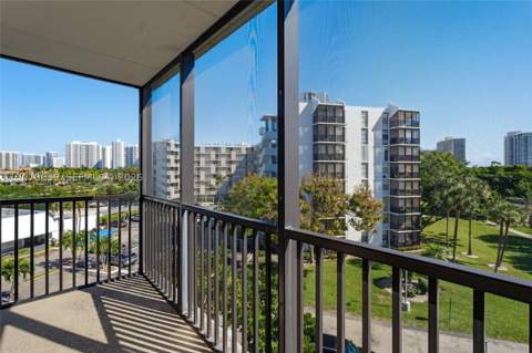 3401 N Country Club Dr 519, Aventura FL - photo 12 of 33