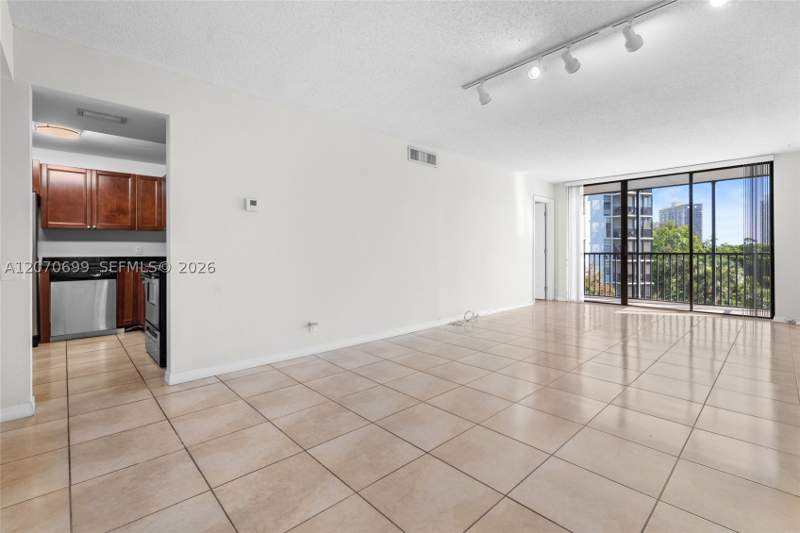 2 bedroom Condominium at 3401 N Country Club Dr 519, Ensenada Condo Bldg E-Ii, Aventura — photo 2