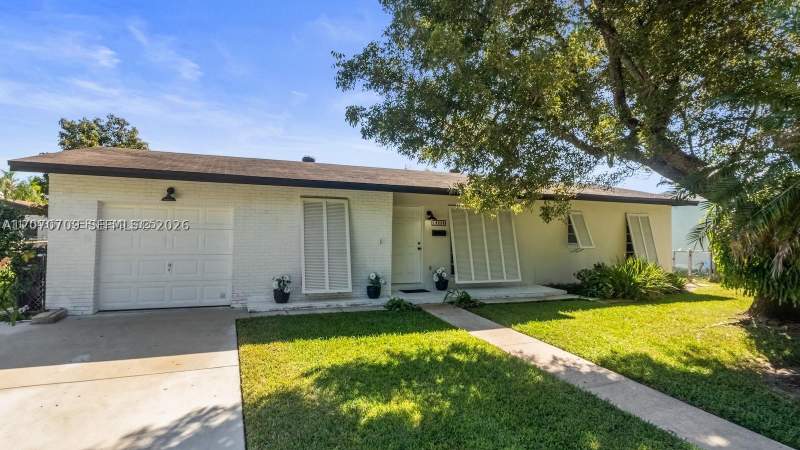 3 bedroom SingleFamilyResidence at 18225 SW 94th Ave, Bel Aire Sec 16, Palmetto Bay — photo 2