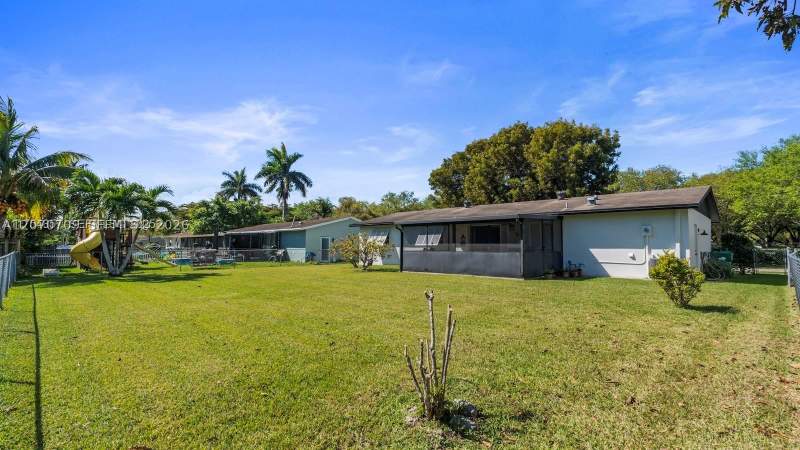 3 bedroom SingleFamilyResidence at 18225 SW 94th Ave, Bel Aire Sec 16, Palmetto Bay — photo 3