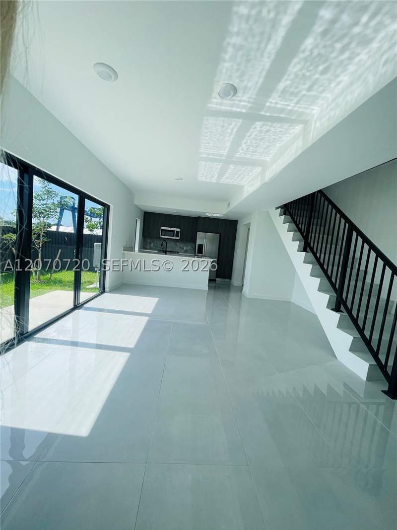 5 bedroom SingleFamilyResidence at 209 NW 13th Pl, Alba Subdivision, Florida City — photo 3