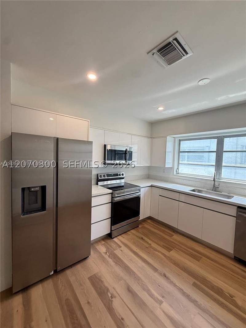 3 bedroom SingleFamilyResidence at 1532 Trillo Ave, Coral Gables Riviera Sec, Coral Gables — photo 4
