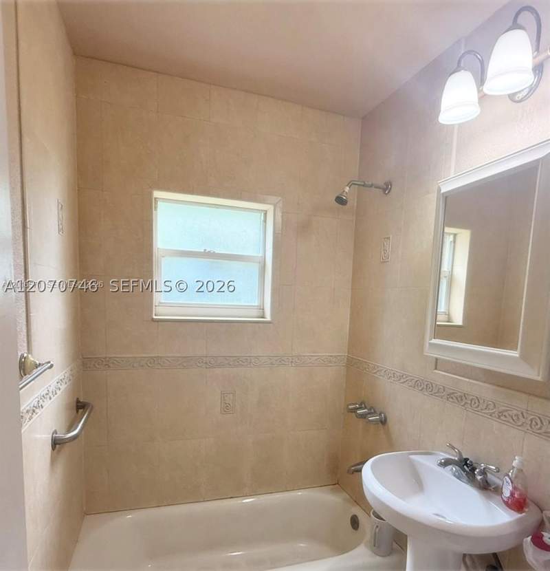 3 bedroom SingleFamilyResidence at 50 E 44th St, Bradley Manor, Hialeah — photo 4