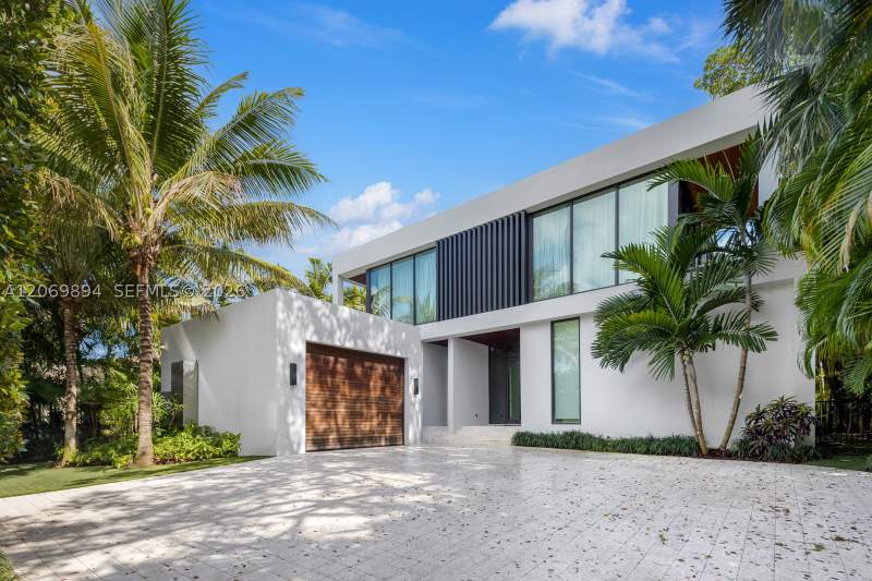 6 bedroom SingleFamilyResidence at 6015 N Bay Rd, La Gorce Golf Sub, Miami Beach — photo 3