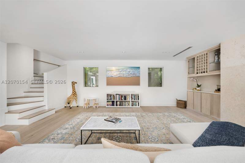 5 bedroom SingleFamilyResidence at 1015 Bayamo Ave, C Gables Riviera Sec 12, Coral Gables — photo 3
