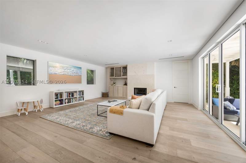 5 bedroom SingleFamilyResidence at 1015 Bayamo Ave, C Gables Riviera Sec 12, Coral Gables — photo 4