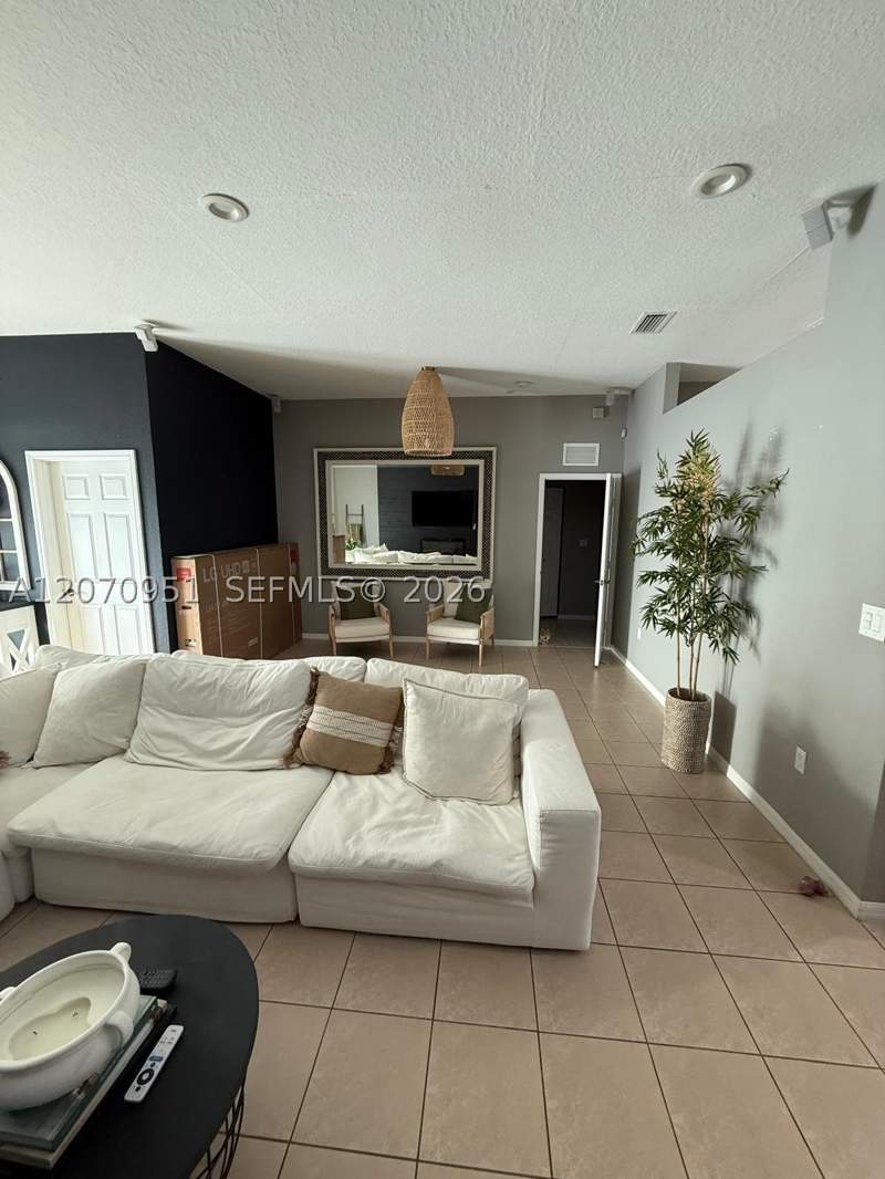 4 bedroom SingleFamilyResidence at 1825 SE 20th Rd, Shores At Keys Gate, Homestead — photo 5