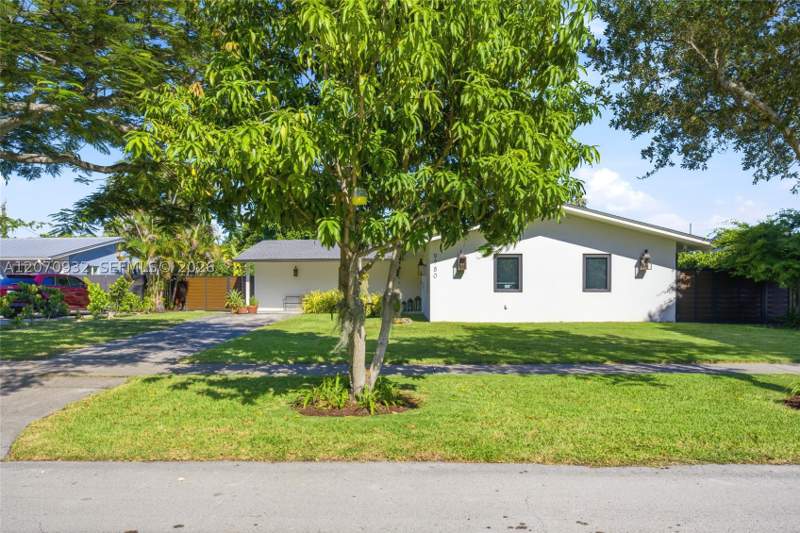 5 bedroom SingleFamilyResidence at 9780 Bel Aire Dr, Bel Aire Sec 3, Cutler Bay — photo 3