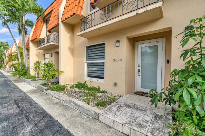 2 bedroom Condominium at 3690 NE 167th St 34, Beach Club Villas Condo, North Miami Beach — photo 2