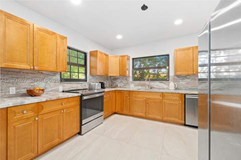 638 NE 141st St, North Miami FL - photo 6 of 20
