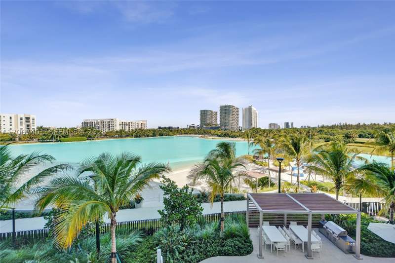 2 bedroom Condominium at 2411 Laguna Circle 208, One Park Tower, Miami — photo 2