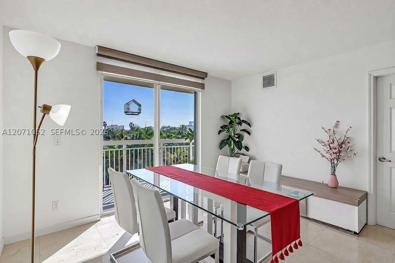 2 bedroom Condominium at 816 NW 11th St 607, Seybold Pointe Condo, Miami — photo 2
