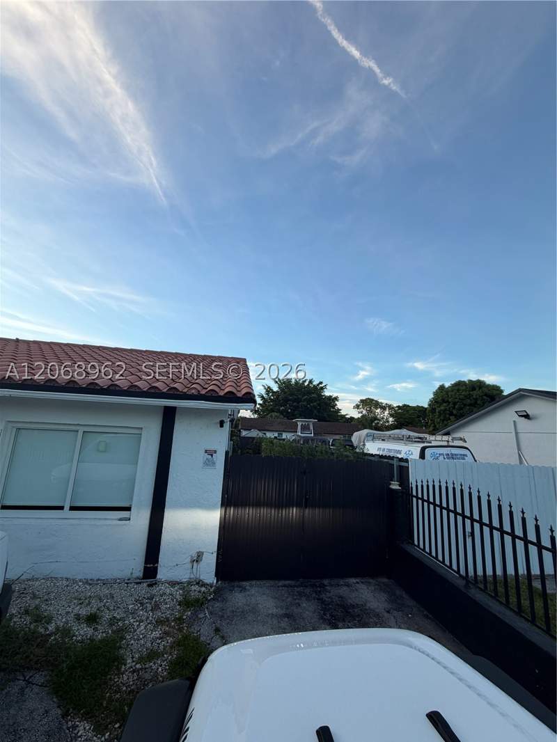3 bedroom SingleFamilyResidence at 15171 SW 70th St, Westwind Lakes Sec 1, Miami — photo 3