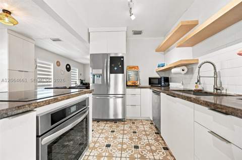 240 Carlisle Dr, Miami Springs FL - photo 10 of 33