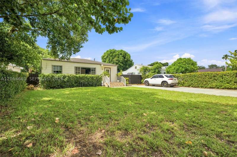 4 bedroom SingleFamilyResidence at 240 Carlisle Dr, Country Club Estates Sec, Miami Springs — photo 2