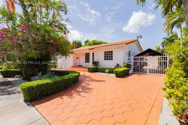 4 bedroom SingleFamilyResidence at 41 Campina Ct, Coral Gables Flagler Stre, Coral Gables — photo 2