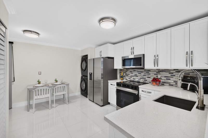 2 bedroom Townhouse at 343 Ives Dairy Road 343-06, Condo F At Mediterranea, Miami — photo 3