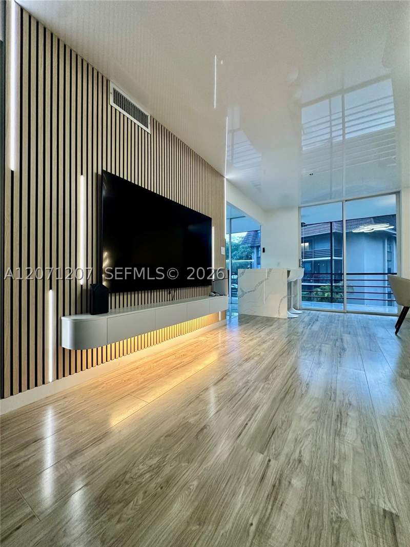 2 bedroom Condominium at 671 NE 195th St 205E, Cedar Glenn Condo Apts Ea, Miami — photo 3