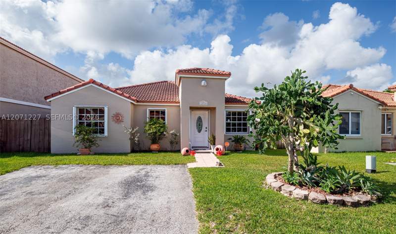 3 bedroom SingleFamilyResidence at 12916 SW 150th Ter, Deerwood Estates, Miami — photo 2