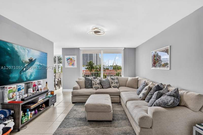 1 bedroom Condominium at 16565 NE 26th Ave 4E, Reef West Condo, North Miami Beach — photo 3