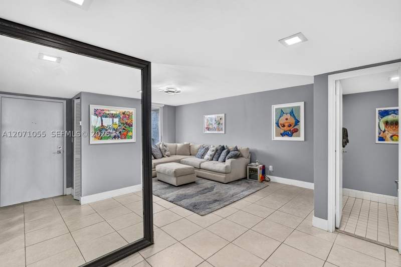 1 bedroom Condominium at 16565 NE 26th Ave 4E, Reef West Condo, North Miami Beach — photo 4