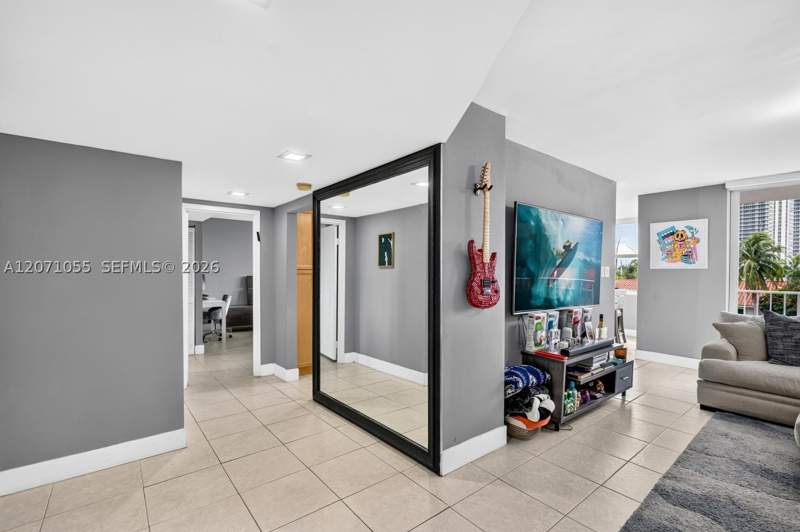1 bedroom Condominium at 16565 NE 26th Ave 4E, Reef West Condo, North Miami Beach — photo 5
